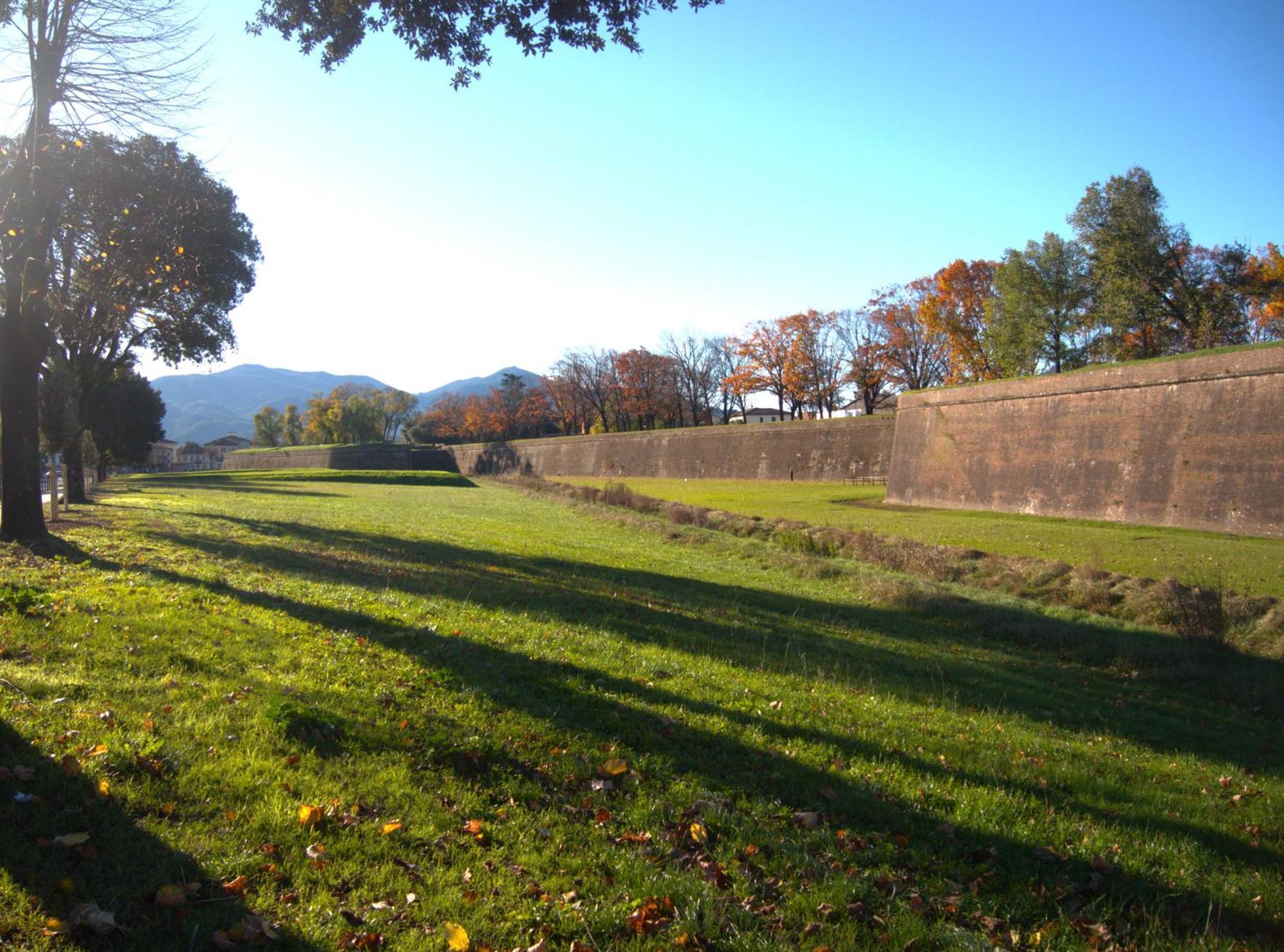 Appartamento Via Grandi - Free Gated Parking - 5 Minutes From Center Lucca Exterior photo